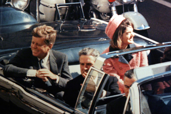 صور: بيع السيارة المشؤومة التي استقلها الرئيس كينيدي يوم اغتياله بمزاد صورة رقم 27