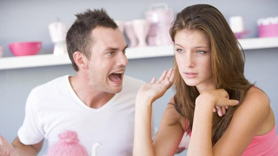 ماذا تفعلين إذا كان شريكك يلومك على كل شيء؟ صورة رقم 1