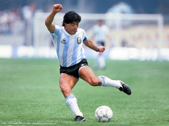 وفاة أسطورة كرة القدم الأرجنتيني دييغو مارادونا صورة رقم 6