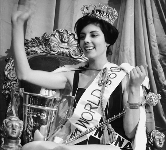 وفاة ملكة جمال العالم دهسا بحافلة في الأرجنتين (صور) صورة رقم 12