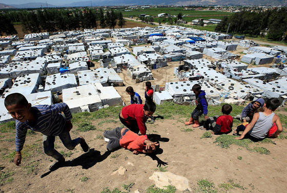 إحراق مخيم للاجئين السوريين في شمال لبنان صورة رقم 5