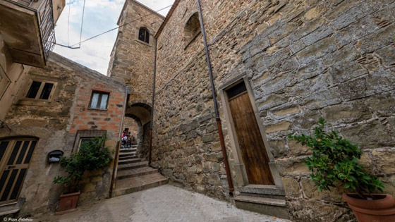 بلدة إيطالية تعرض منازلها للبيع مقابل يورو واحد فقط لجلب سكان جدد! صور صورة رقم 3