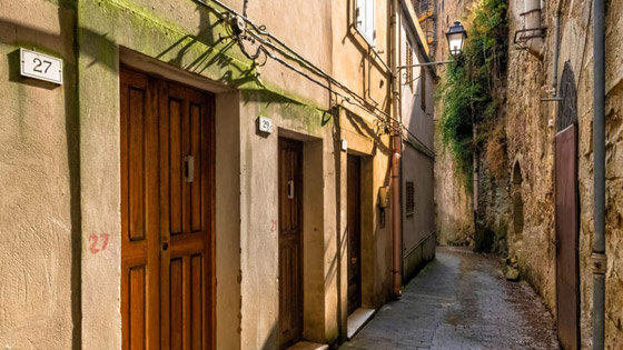 بلدة إيطالية تعرض منازلها للبيع مقابل يورو واحد فقط لجلب سكان جدد! صور صورة رقم 8