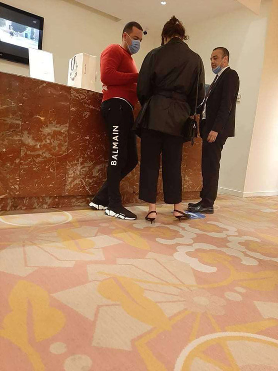 تسريب صور لمعز مسعود مع فتاة داخل فندق .. والمتابعون : ” حلا شيحة “ صورة رقم 1