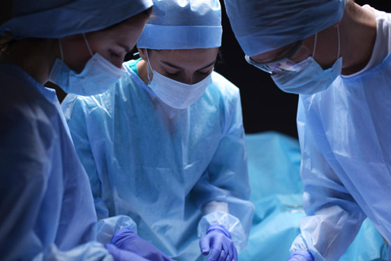 سبب ارتداء الأطباء اللون الأخضر أو الأزرق خلال الجراحة والعمليات صورة رقم 6