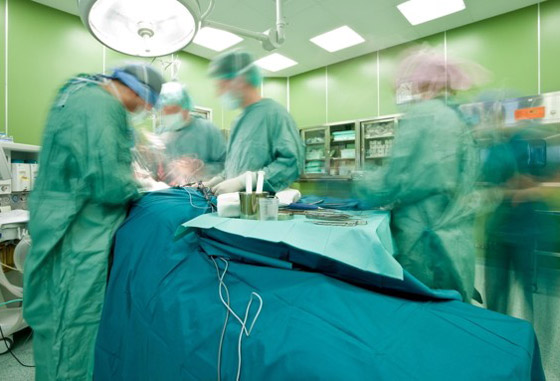 سبب ارتداء الأطباء اللون الأخضر أو الأزرق خلال الجراحة والعمليات صورة رقم 9