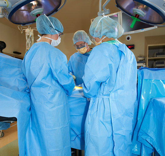 سبب ارتداء الأطباء اللون الأخضر أو الأزرق خلال الجراحة والعمليات صورة رقم 10