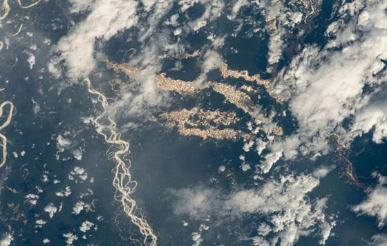 صور نادرة تكشف أنهار الذهب في غابات الأمازون تخفي جانبا مظلما صورة رقم 3