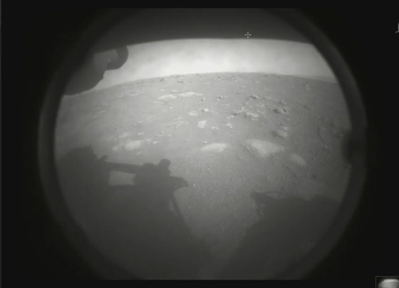 ناسا تحتفل بنجاح هبوط مركبة المثابرة على سطح المريخ (الكوكب الأحمر) صورة رقم 1