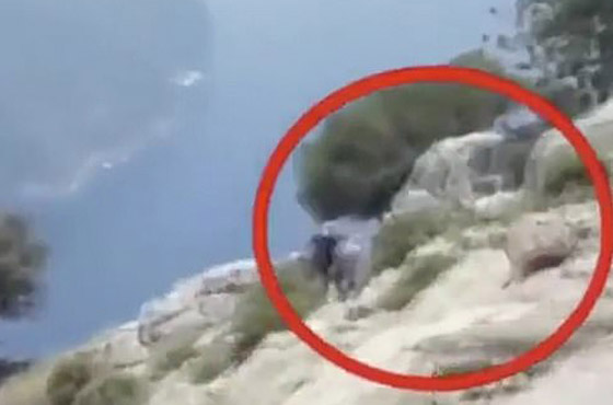 فيديو صادم يظهر اللحظات الأخيرة للتركية التي دفعها زوجها من الجبل صورة رقم 4