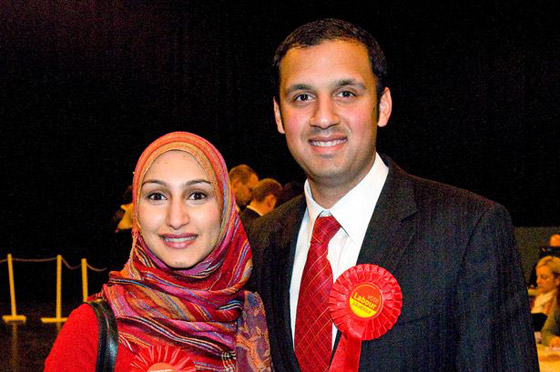 أول مسلم يقود حزباً سياسياً في بريطانيا.. تعرض لتهديدات بالقتل ويستعد للمنافسة بانتخابات البرلمان صورة رقم 5