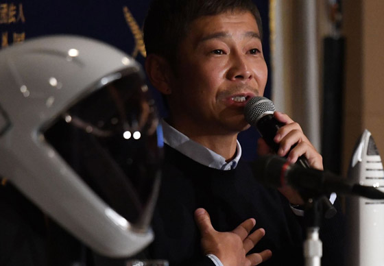 ملياردير ياباني يبحث عن 8 أشخاص لمرافقته في رحلة مجانية إلى القمر صورة رقم 6