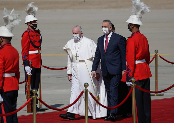 فيديو وصور: بابا الفاتيكان فرنسيس يصل إلى العراق في زيارة تاريخية صورة رقم 26