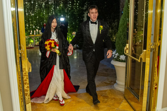 نيكولاس كيدج يتزوَّج للمرة الخامسة! عروسه الجديدة يابانية، والزفاف حضرته زوجته السابقة  صورة رقم 1