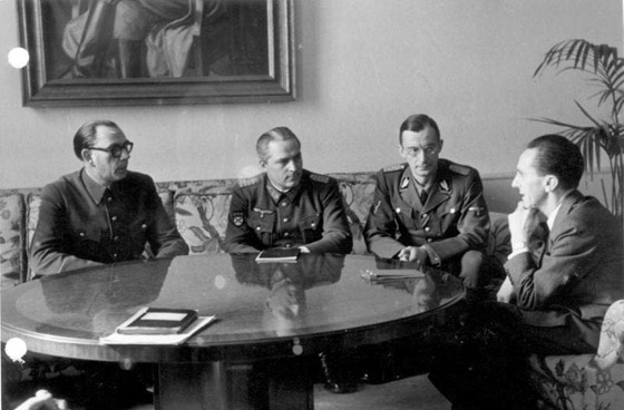 الخائن رقم 1.. جنرال كوّن جيشاً وحاول محو الاتحاد السوفيتي صورة رقم 3