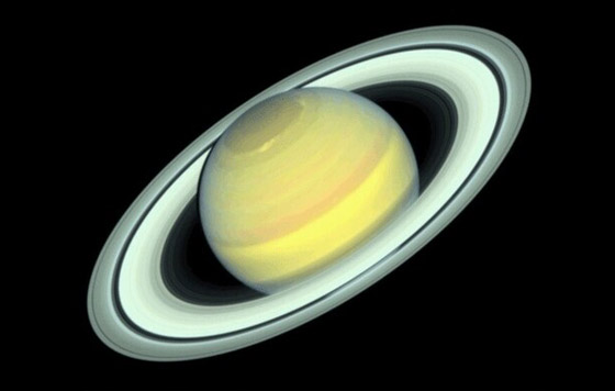 تلسكوب هابل يُظهر الانتقال الملون المذهل بين الفصول على كوكب زحل صورة رقم 6