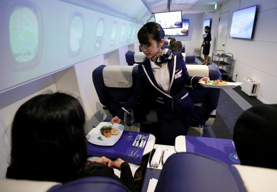 شركة طيران يابانية تحول طائراتها إلى مطاعم لمواجهة أزمة كورونا! صور صورة رقم 1