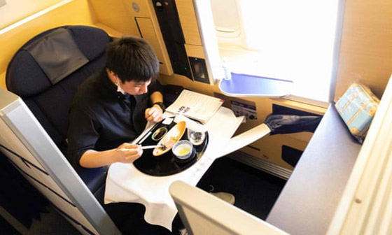 شركة طيران يابانية تحول طائراتها إلى مطاعم لمواجهة أزمة كورونا! صور صورة رقم 4