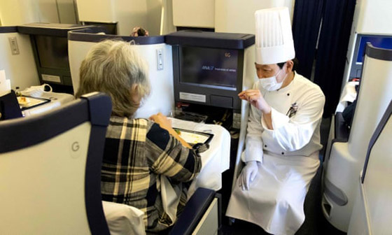 شركة طيران يابانية تحول طائراتها إلى مطاعم لمواجهة أزمة كورونا! صور صورة رقم 5