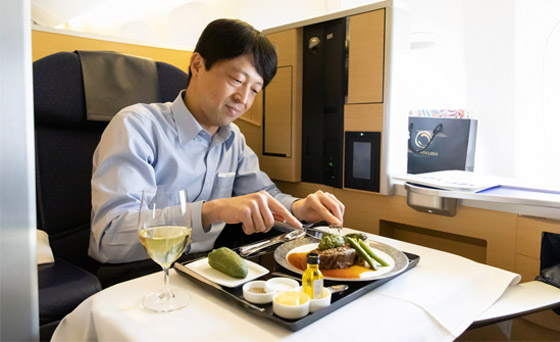 شركة طيران يابانية تحول طائراتها إلى مطاعم لمواجهة أزمة كورونا! صور صورة رقم 7
