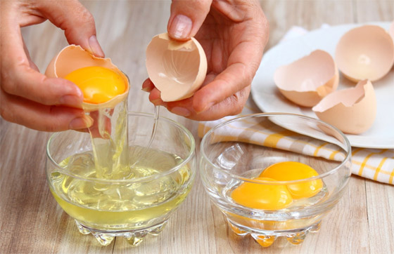 الفرق الصحي بين صفار البيض وبياضه وفوائدهما.. متى يستخدمان بالطهي؟ صورة رقم 1