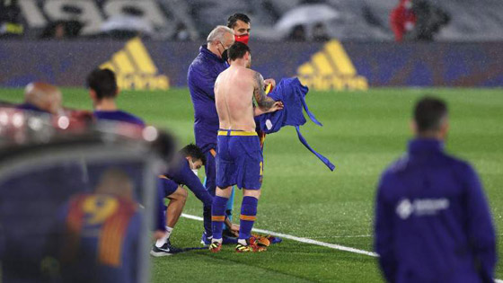 انظر إلى ميسي وهو يرتجف أثناء المباراة مع ريال مدريد صورة رقم 4