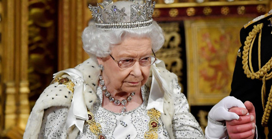 الملكة إليزابيث في صدمة وفراغ كبير.. ابنها يكشف حالة العائلة بعد فقدان الأمير فيليب “المخلص” صورة رقم 13