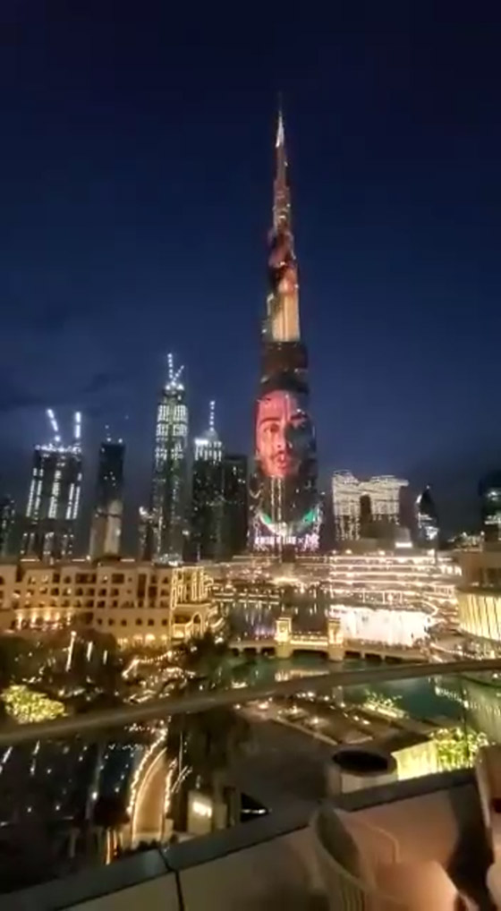 إضاءة برج خليفة بصورة محمد رمضان – بالفيديو صورة رقم 2