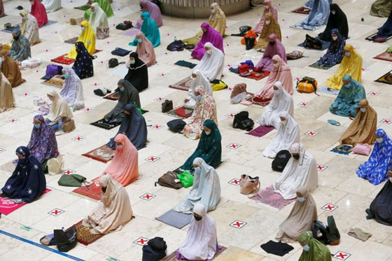 فيروس كورونا: نساء يستقبلن رمضان رغم الوباء، والأكسجين في السوق السوداء صورة رقم 1