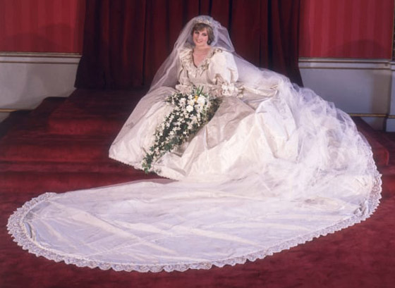 عرض فستان زفاف الأميرة ديانا للجمهور لأول مرة منذ عقود! فيديو وصور صورة رقم 3