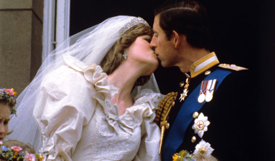 عرض فستان زفاف الأميرة ديانا للجمهور لأول مرة منذ عقود! فيديو وصور صورة رقم 5