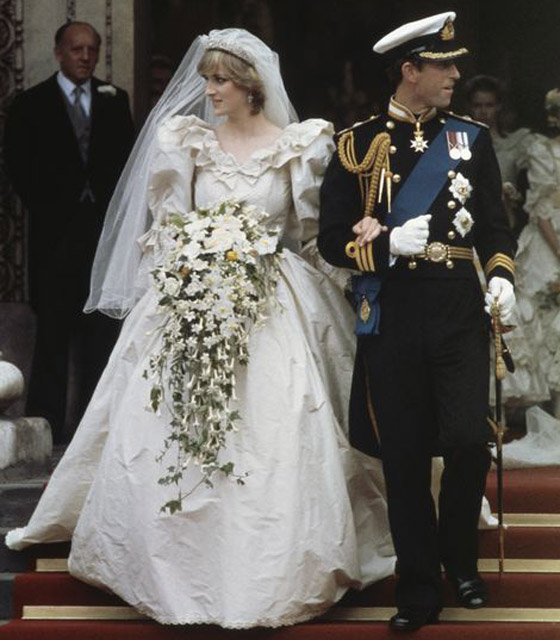 عرض فستان زفاف الأميرة ديانا للجمهور لأول مرة منذ عقود! فيديو وصور صورة رقم 13