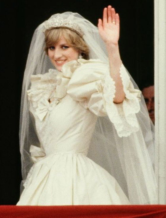 عرض فستان زفاف الأميرة ديانا للجمهور لأول مرة منذ عقود! فيديو وصور صورة رقم 14