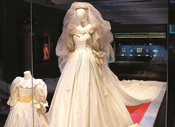 عرض فستان زفاف الأميرة ديانا للجمهور لأول مرة منذ عقود! فيديو وصور صورة رقم 15