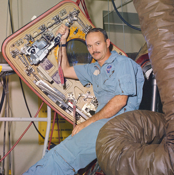 وفاة رائد الفضاء الأمريكي المنسي والأكثر عزلة الذي شارك بأول رحلة للقمر صورة رقم 7