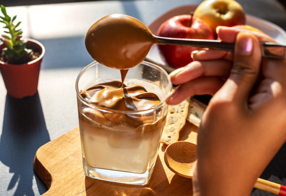 إليكم طريقة تحضير مكعبات القهوة المثلجة اللذيذة لصيف منعش وبارد صورة رقم 3