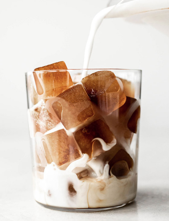 إليكم طريقة تحضير مكعبات القهوة المثلجة اللذيذة لصيف منعش وبارد صورة رقم 2