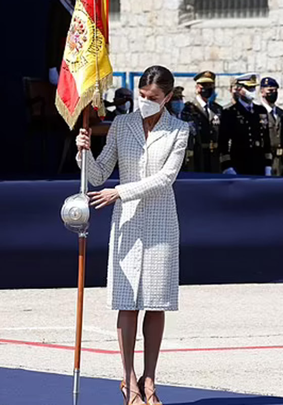 لم تتغير ملكة إسبانيا منذ 15 عاما: أعادت تدوير فستان ارتدته بمعمودية ابنتها صورة رقم 14