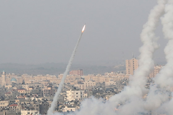 130 غارة إسرائيلية على غزة.. سقوط قتلى وجرحى بينهم أطفال صورة رقم 8