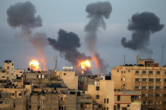 فيديو وصور: العدوان الإسرائيلي على غزة يحصد 67 قتيلا و388 جريحا صورة رقم 21