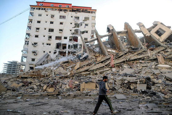 فيديو وصور: العدوان الإسرائيلي على غزة يحصد 67 قتيلا و388 جريحا صورة رقم 24
