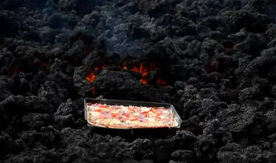 فيديو غريب.. خبز بيتزا على فوهة بركان ثائر في غواتيمالا! صورة رقم 9