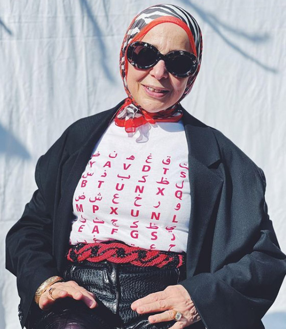 شابة مغربية تبدع وتحول والدتها المحجبة المصابة بسرطان الثدي لأيقونة موضة صورة رقم 18