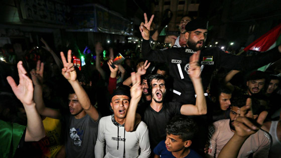 بالصور.. أهالي غزة يحتفلون بوقف إطلاق النار صورة رقم 4