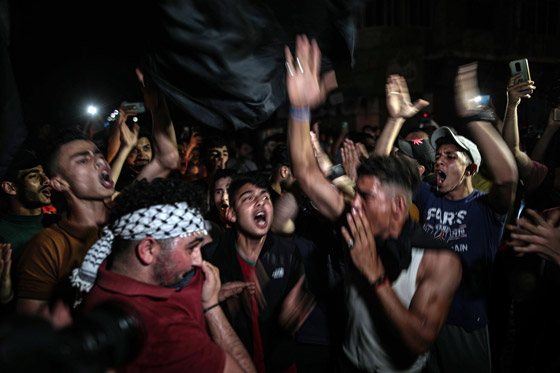 بالصور.. أهالي غزة يحتفلون بوقف إطلاق النار صورة رقم 5