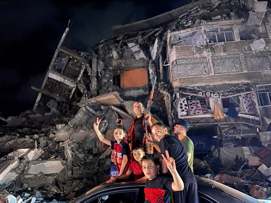 بالصور.. أهالي غزة يحتفلون بوقف إطلاق النار صورة رقم 11