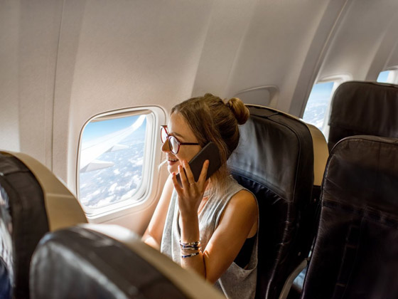 لماذا يتعذر عليك إجراء مكالمة هاتفية على متن الطائرة؟ لا علاقة للأمر بسقوطها صورة رقم 7