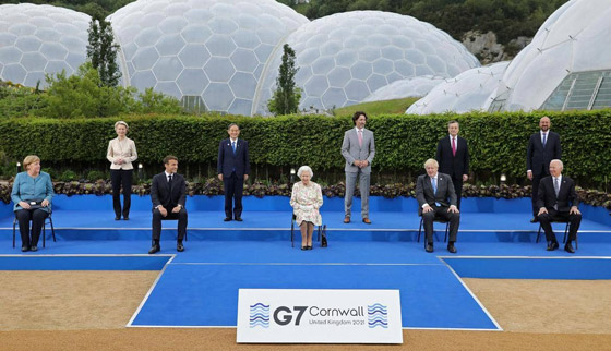 لأول مرة منذ تنصيبه.. الرئيس الأمريكي بايدن يلتقي الملكة إليزابيث صورة رقم 2