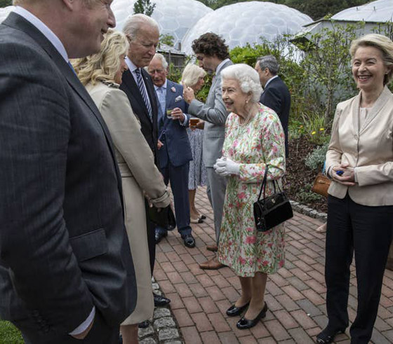 لأول مرة منذ تنصيبه.. الرئيس الأمريكي بايدن يلتقي الملكة إليزابيث صورة رقم 4