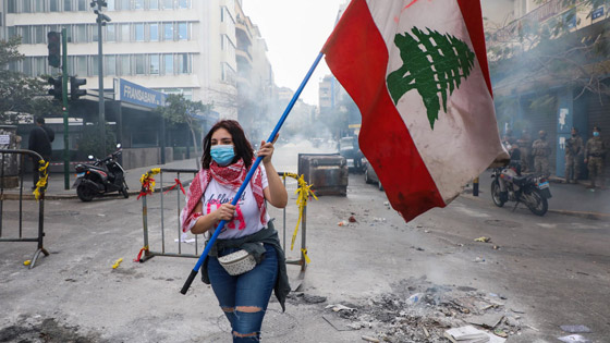 إضراب عام في لبنان واحتجاجات غاضبة.. الأزمة تُخرج العمال للشوارع ومطالب بحكومة إنقاذ صورة رقم 5